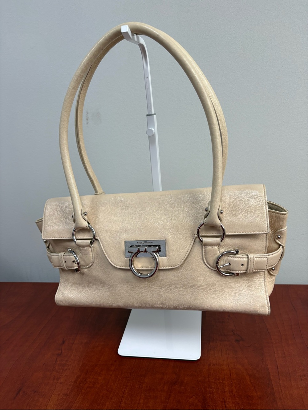 Salvatore Ferragamo Gancini women’s Beige Leather Shoulder Bag with Silver
